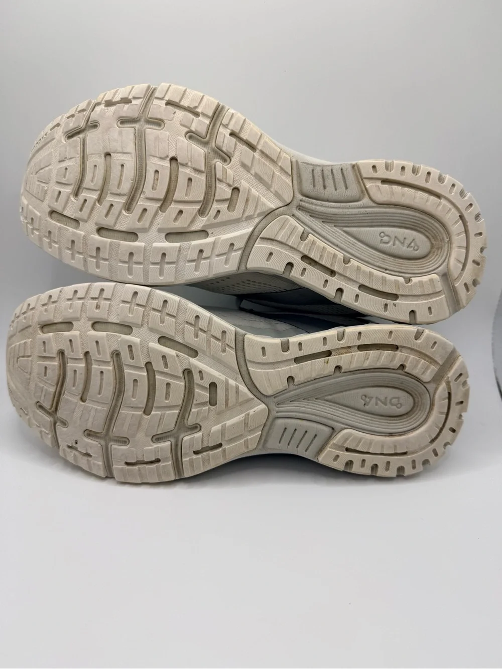 BROOKS Anthem 5 Women’s White‎ Purple Running Walking Athletic Shoes Size 8.5